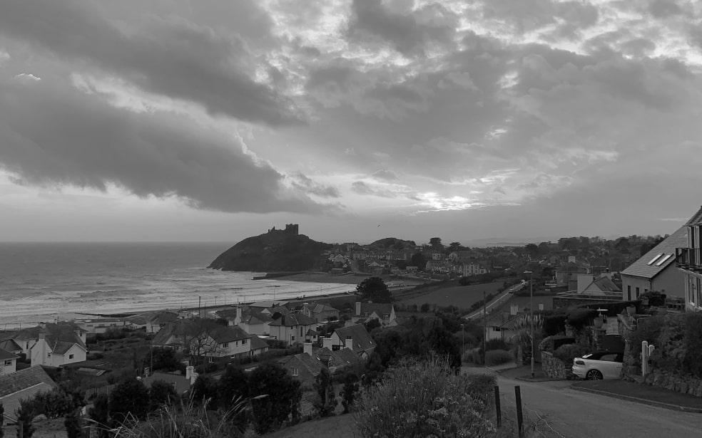 Fotografía de una ciudad en la costa